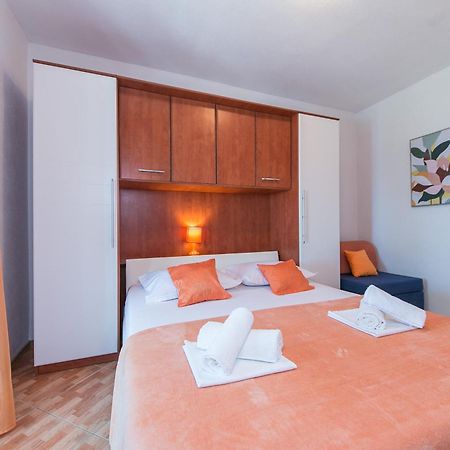Apartments With A Parking Space Brela, Makarska - 16603 Стая снимка