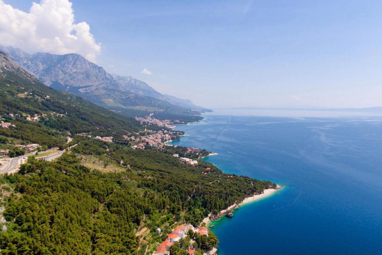 Apartments With A Parking Space Brela, Makarska - 16603 Екстериор снимка