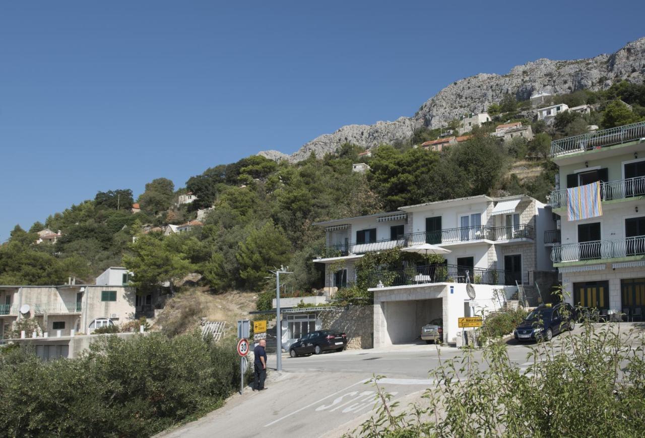 Apartments With A Parking Space Brela, Makarska - 16603 Екстериор снимка