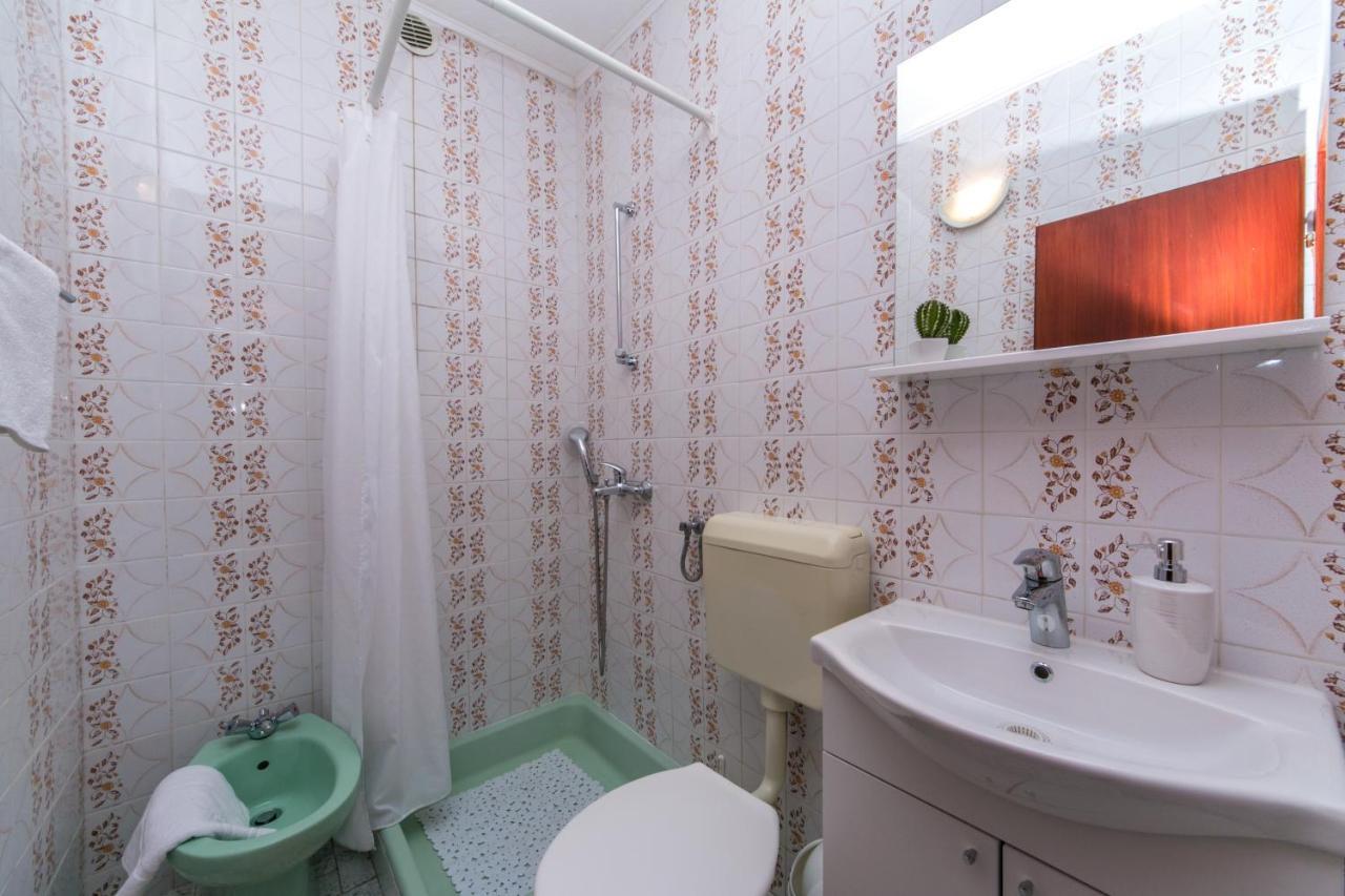 Apartments With A Parking Space Brela, Makarska - 16603 Екстериор снимка