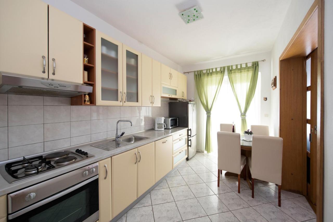 Apartments With A Parking Space Brela, Makarska - 16603 Екстериор снимка