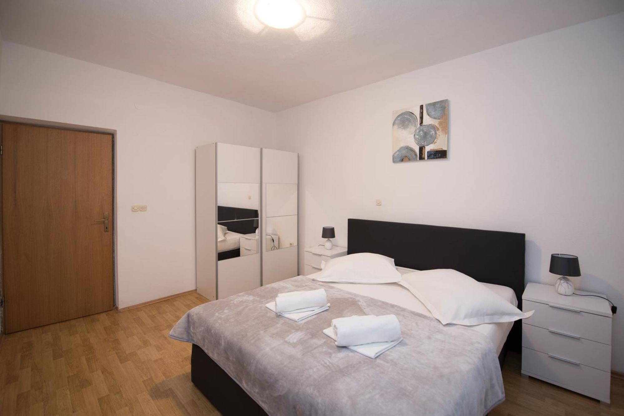 Apartments With A Parking Space Brela, Makarska - 16603 Стая снимка