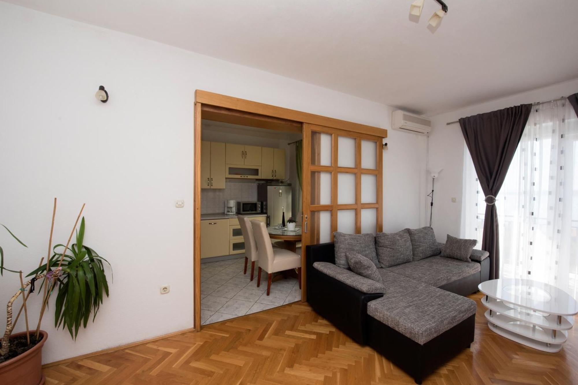 Apartments With A Parking Space Brela, Makarska - 16603 Стая снимка